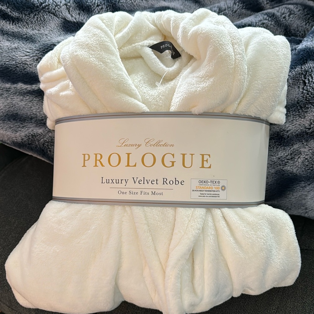 Prologue Luxury Velvet Robe